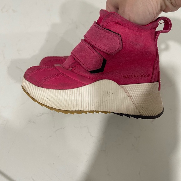 Kids Pink Sorel Boots - Picture 2 of 6